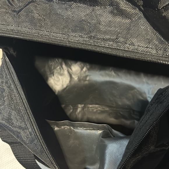 Crown Royal Gym Bag Canadian Whisky Duffel Bag Whiskey Medium Luggage - Picture 3 of 7